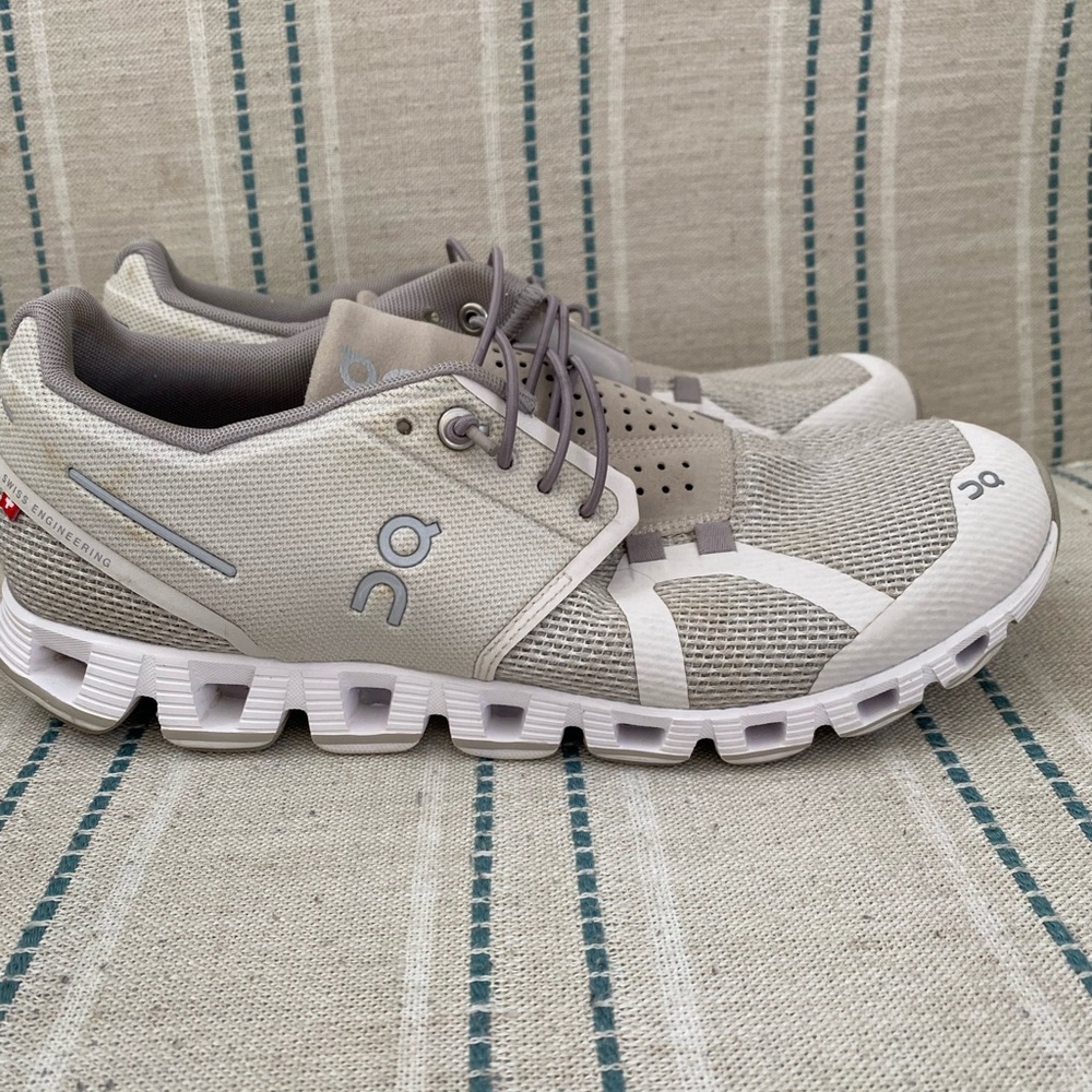 On Cloud Running shoes color-Sand.